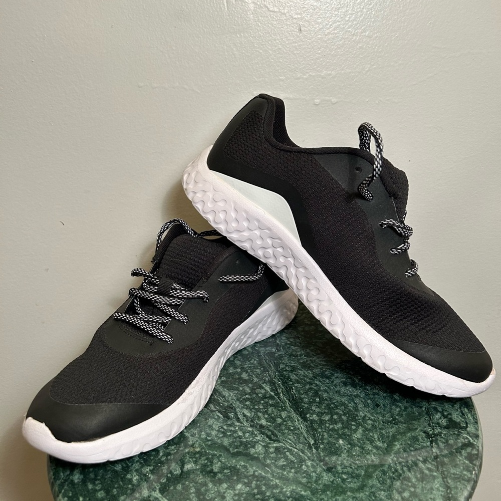 New women's cross. Athletic Memory Foam. Size 81/2. $35.